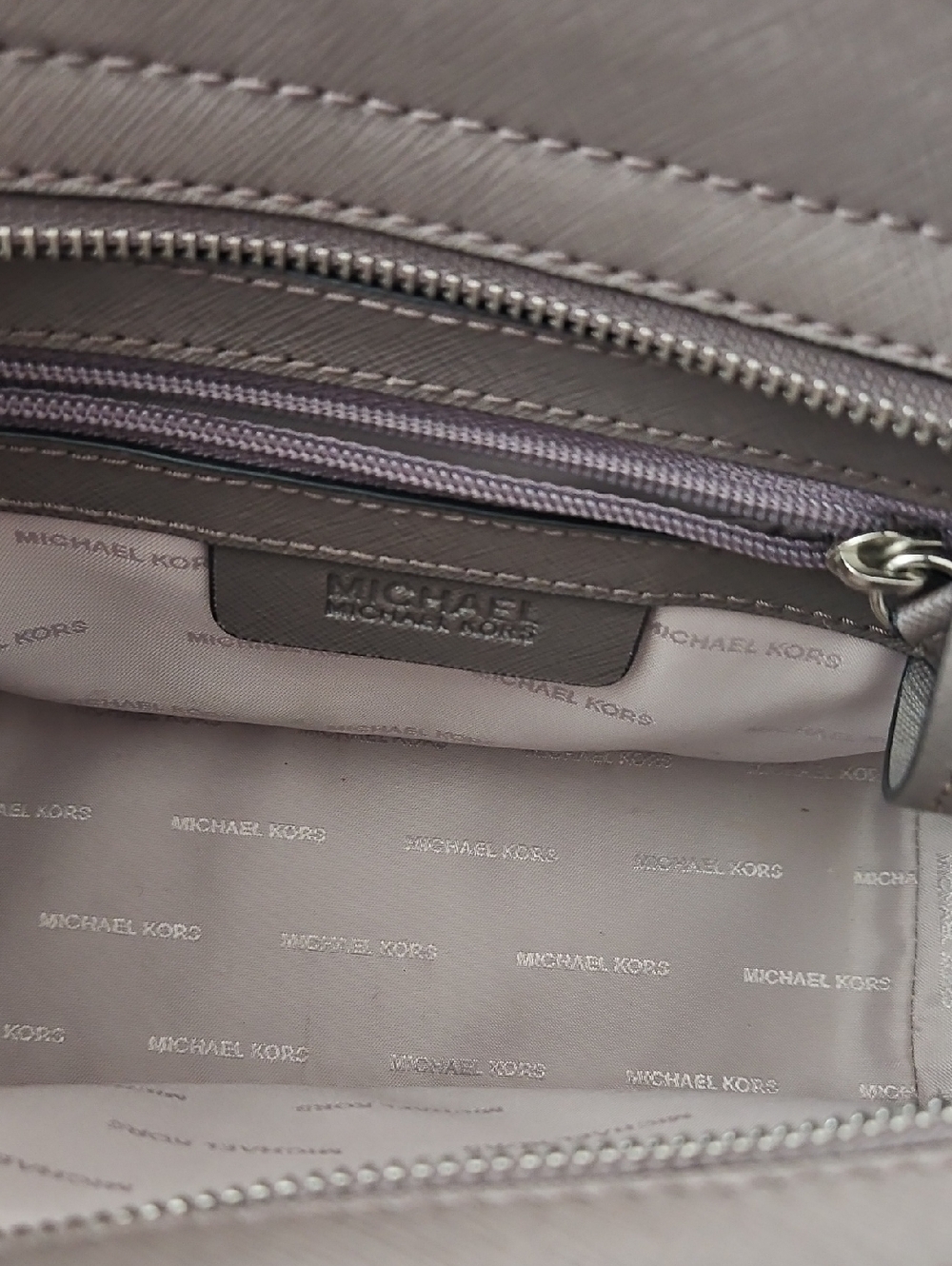 Michael Kors SELMA Mini Saffiano Leather Bag Two-toned Grey With Black Strap - Picture 3 of 8